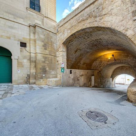 Sally Port 29 Валета Екстериор снимка