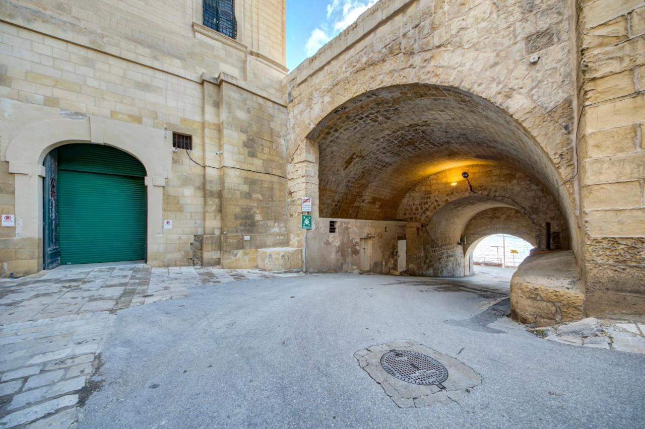 Sally Port 29 Валета Екстериор снимка